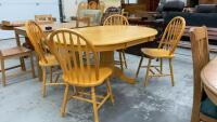 OVAL PEDESTAL KITCHEN TABLE W/ (4) CHAIRS