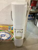 WATER DISPENSER
