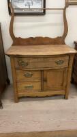 ANTIQUE WASHSTAND