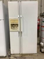 REFRIGERATOR (WHIRLPOOL)