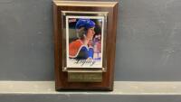 WAYNE GRETZKY HOCKEY CARD ON PLAQUE