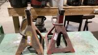 SET OF JACK STANDS