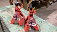 SET OF MOTOMASTER AXLE STANDS CHANDELLE 2 TON