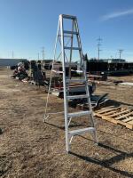 8&rsquo; ALUMINUM LADDER