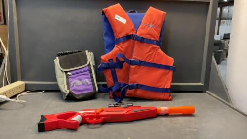 ADULT LIFE JACKET, NERF GUN, &ldquo;HORSE&rdquo; SOFT SIDED LUNCH BAG