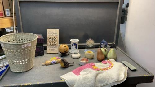 BOX & BASKET OF DECOR ITEMS