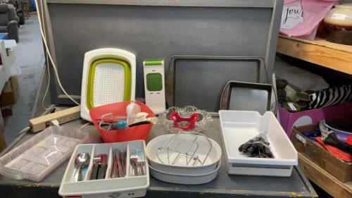 (2) BOXES OF KITCHEN ITEMS - PANS, CUTLERY, COOKIE SHEET, CASSEROLES ETC
