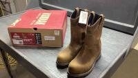 KODIAK PULL ON WORK BOOT SIZE WOMENS 6.5