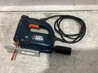 BLACK & DECKER JIG SAW