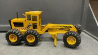 TONKA GRADER W/ METAL BLADE
