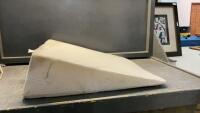 WEDGE FOAM PILLOW