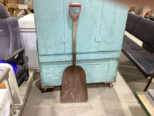 SCOOP SHOVEL