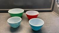 4 PCS. VINTAGE PYREX BOWLS