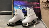 CAMEO SIZE 5 FIGURE SKATES