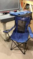(1)FOLDING CHAIR + (2)SNOW BRUSHES
