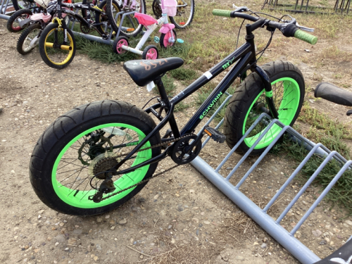 SCHWINN BIKE. FAT TIRES