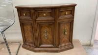 SMALL CABINET - CENTRE DOOR