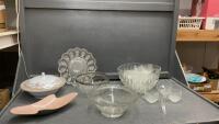 GOOD LIDDED TOTE W/ KITCHEN ITEMS - GLASS PLATTERS, NORITAKE MELAMINE COVERED DISH, SQUARE PUNCH BOWL W/ CUPS