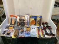 BOX OF POWER FIST LED LIGHTS\WIRELES WINCH REMOTE CONTROL/LIGHTS