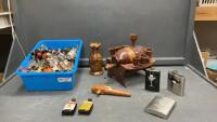 FLAT OF MINI LIQUOR BOTTLES AND A WOOD RUM CASK W/ SMALL CUPS ON STAND