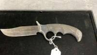 COMMEMORATIVE MARINE CORP &ldquo;DEFENDER&rdquo; KNIFE
