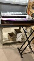 YAMAHA ELECTRONIC KEYBOARD