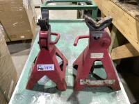 (2) VALLEY AXLE STAND CHANDELLE