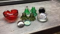 BOX OF VINTAGE COLOUR GLASS PIECES