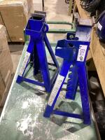 (2) AXLE STAND CHANDELLE