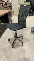 BLACK ROLLING OFFICE CHAIR W/ MESH BACK
