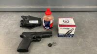 SMITH & WESSON MILITARY POLICE AIR PISTOL WITH SHEATH + CROSMAN STEEL BB&rsquo;S & CO2 CARTRIDGES