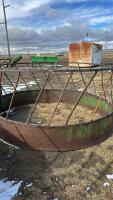 Single round bale feeder