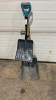 YARDWORKS COLLAPSIBLE SHOVEL & SQUARE NOSE METAL SHOVEL