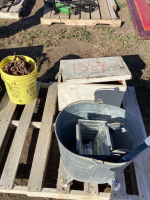 MOP BUCKET AND SQUEEZE. TIRE CHAIN IN BOX