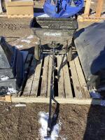 FIELD-KING FERTILIZER SPREADER