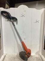 BLACK & DECKER TRIMMER