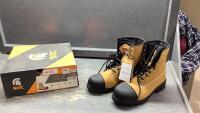 STC LINED WORK BOOTS - SIZE 9