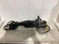 BLACK & DECKER ANGLE GRINDER