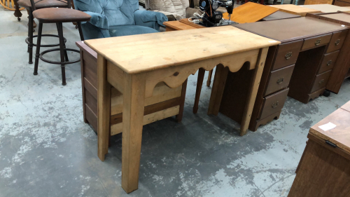 PINE ENTRY TABLE