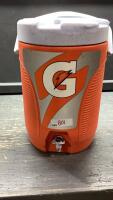 RUBBERMAID ORANGE JUG WITH SPIGOT