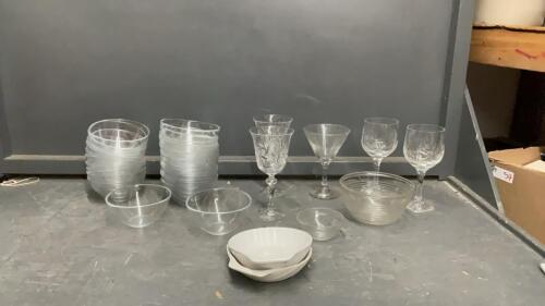 GOOD LIDDED TOTE W/ GLASSWARE