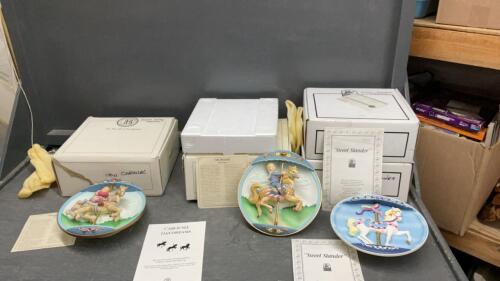 (4) MUSICAL CAROUSEL COLLECTOR PLATES - (2) HORSES MOVE UP & DOWN THE POLE