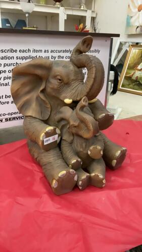 LARGE RESIN DECOR ELEPHANT & BABY