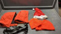 BAG WITH INSULATED HOODS, TOQUES
