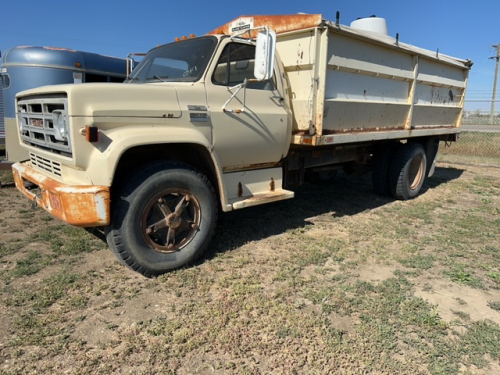 1976 GMC 6500 V8 grain truck