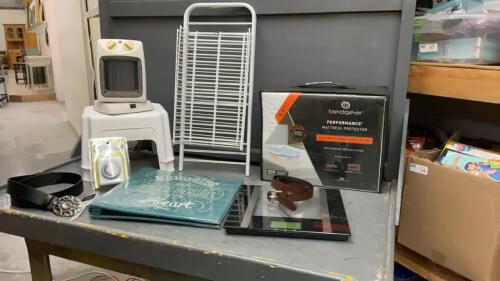 ASSORTMENT OF HOUSEHOLD ITEMS