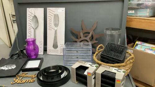 ASSORTED DECOR ACCESSORY PIECES