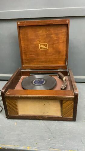 ANTIQUE CAPITAL PHONOGRAPH - FOR DISPLAY ONLY