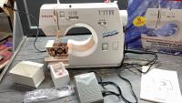 SINGER SEWING MACHINE WITH ACCESSORIES