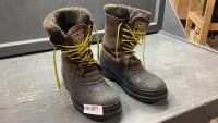 BULL DOG WINTER BOOTS SIZE 9